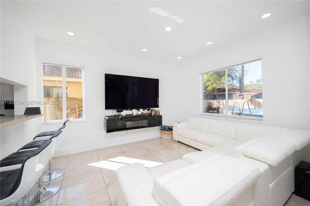 1046 NE 17th Ter, Homestead, FL 33033