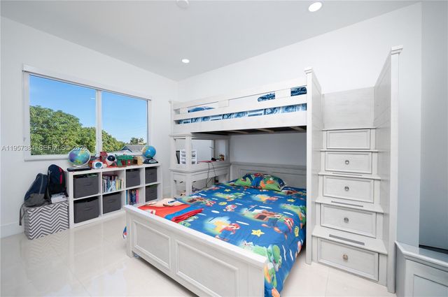 1046 NE 17th Ter, Homestead, FL 33033