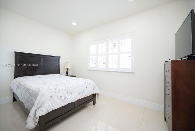 1046 NE 17th Ter, Homestead, FL 33033