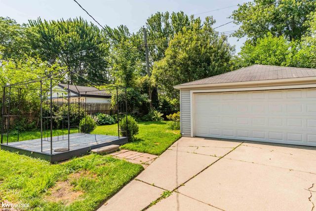 23636 Beverly Street, St Clair Shores, MI 48082