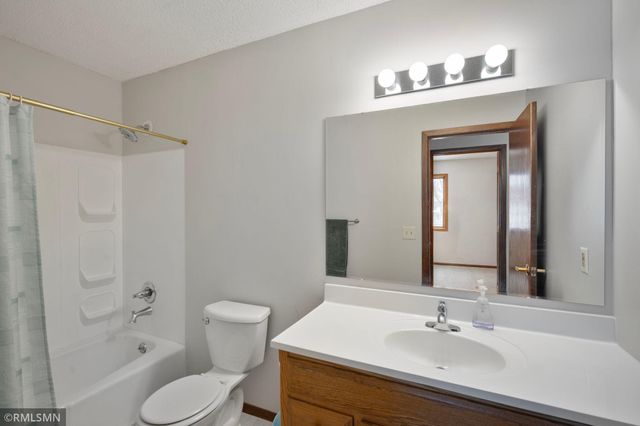 15740 Harmony Way, Apple Valley, MN 55124