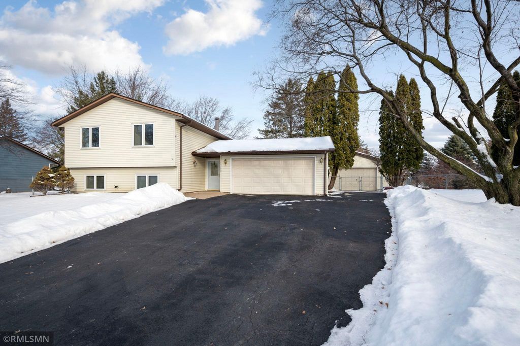 15740 Harmony Way, Apple Valley, MN 55124