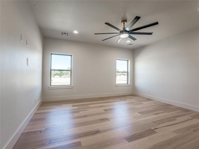 1770 S May Avenue, Guthrie, OK 73044