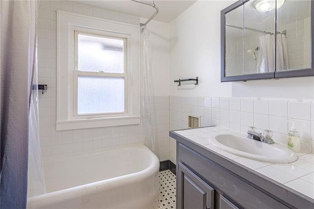 2568 Dewey Avenue, Rochester, NY 14616