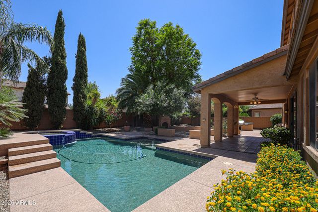 2407 E GLACIER Place, Chandler, AZ 85249