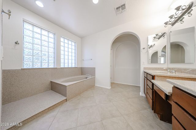 2407 E GLACIER Place, Chandler, AZ 85249