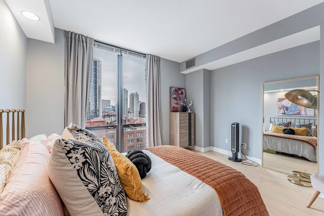 435 W Erie Street 1305, Chicago, IL 60654