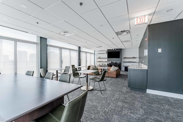 435 W Erie Street 1305, Chicago, IL 60654