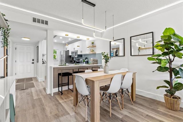 437 CERROMAR LANE 424, Venice, FL 34293
