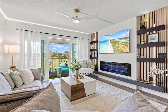 437 CERROMAR LANE 424, Venice, FL 34293