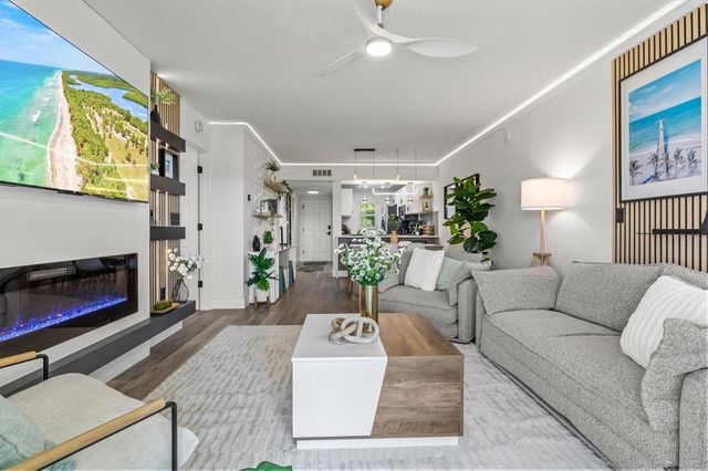 437 CERROMAR LANE 424, Venice, FL 34293
