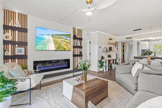 437 CERROMAR LANE 424, Venice, FL 34293