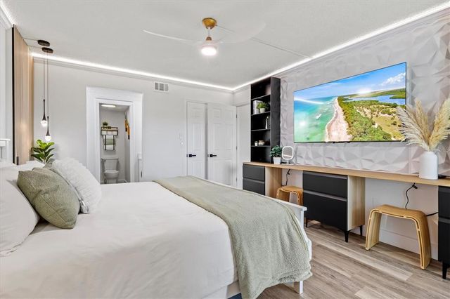 437 CERROMAR LANE 424, Venice, FL 34293