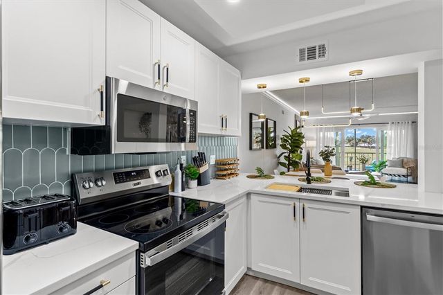 437 CERROMAR LANE 424, Venice, FL 34293
