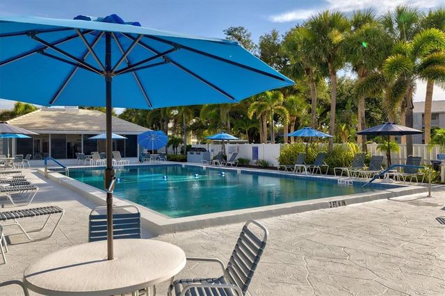 437 CERROMAR LANE 424, Venice, FL 34293