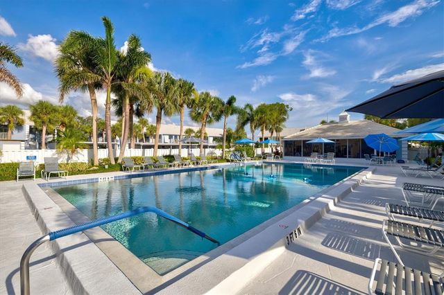 437 CERROMAR LANE 424, Venice, FL 34293