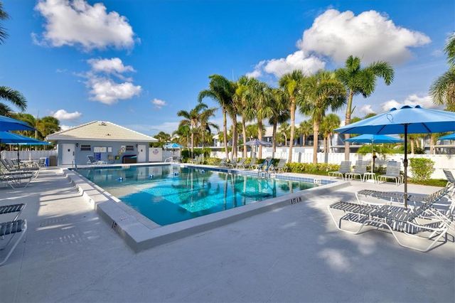 437 CERROMAR LANE 424, Venice, FL 34293