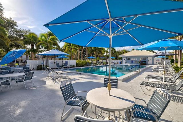437 CERROMAR LANE 424, Venice, FL 34293