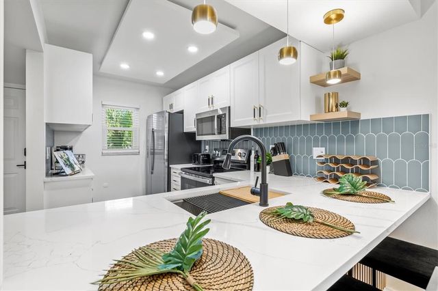 437 CERROMAR LANE 424, Venice, FL 34293
