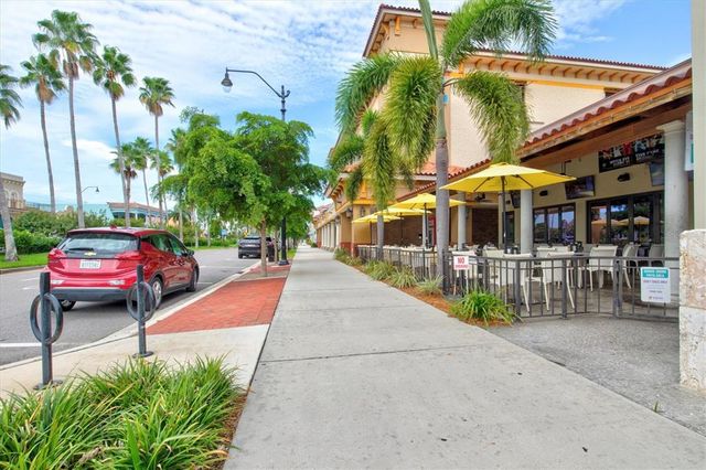 437 CERROMAR LANE 424, Venice, FL 34293