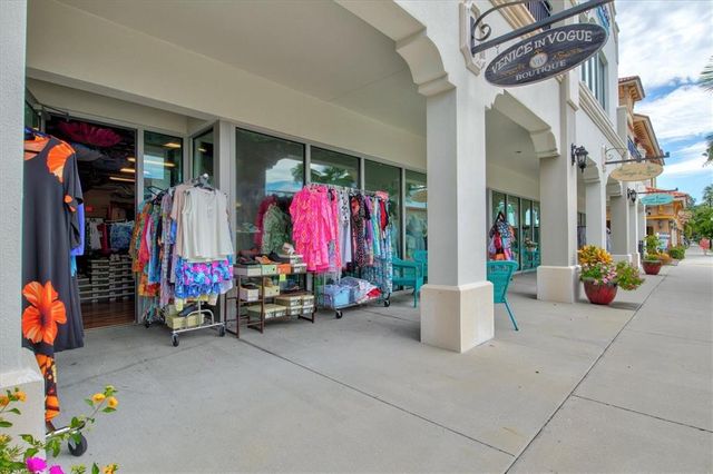 437 CERROMAR LANE 424, Venice, FL 34293