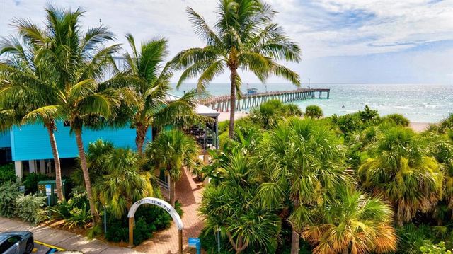 437 CERROMAR LANE 424, Venice, FL 34293