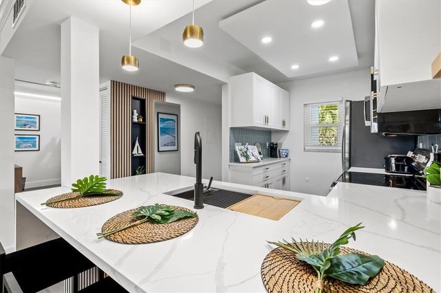 437 CERROMAR LANE 424, Venice, FL 34293