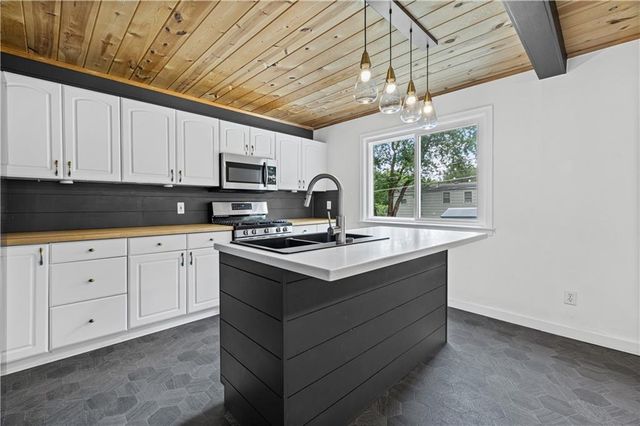 6308 W 80th Terrace, Overland Park, KS 66204