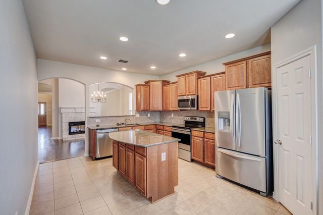 909 Grant Street, Burleson, TX 76028