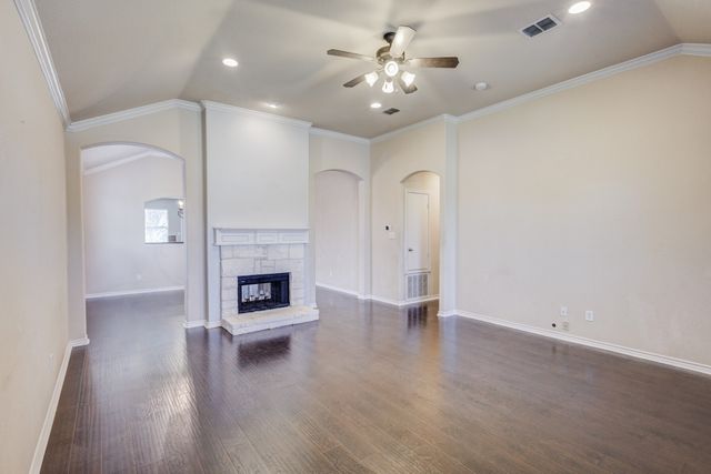 909 Grant Street, Burleson, TX 76028