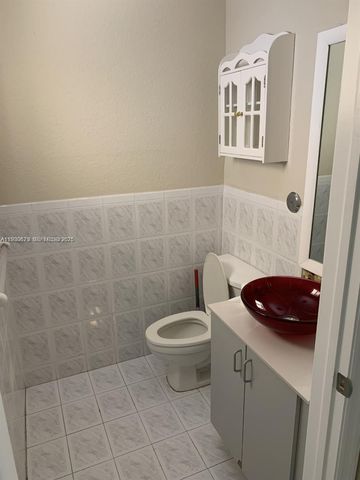 6761 NW 182nd St 104, Hialeah, FL 33015