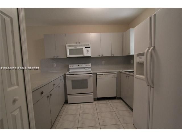 6761 NW 182nd St 104, Hialeah, FL 33015