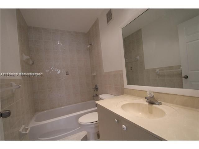 6761 NW 182nd St 104, Hialeah, FL 33015