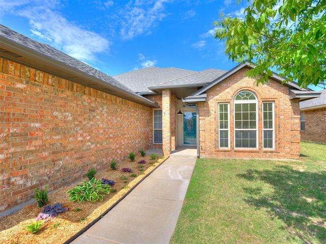 2901 Danielle Terrace, Moore, OK 73160