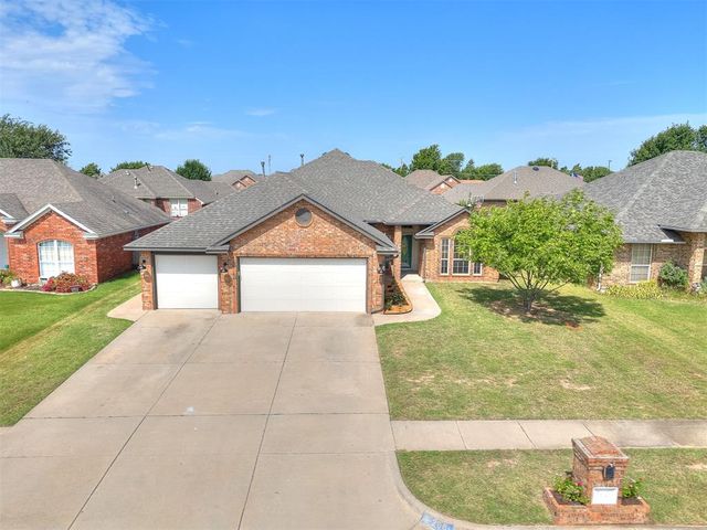 2901 Danielle Terrace, Moore, OK 73160