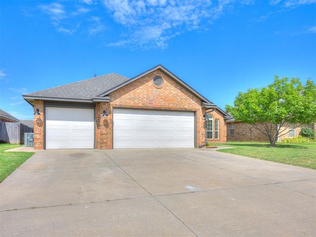 2901 Danielle Terrace, Moore, OK 73160