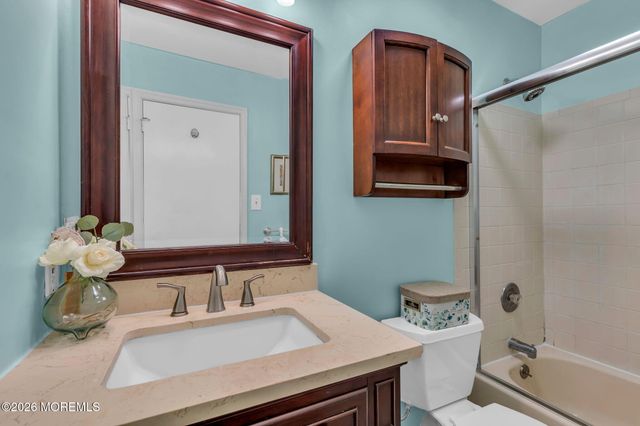 320 Harvard Place 320, Morganville, NJ 07751