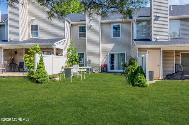 320 Harvard Place 320, Morganville, NJ 07751
