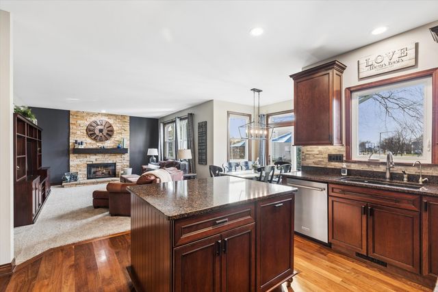 1 Mckenzie Court, Lake In The Hills, IL 60156