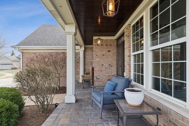 1 Mckenzie Court, Lake In The Hills, IL 60156