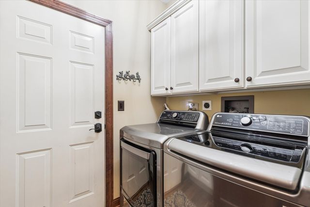 1 Mckenzie Court, Lake In The Hills, IL 60156