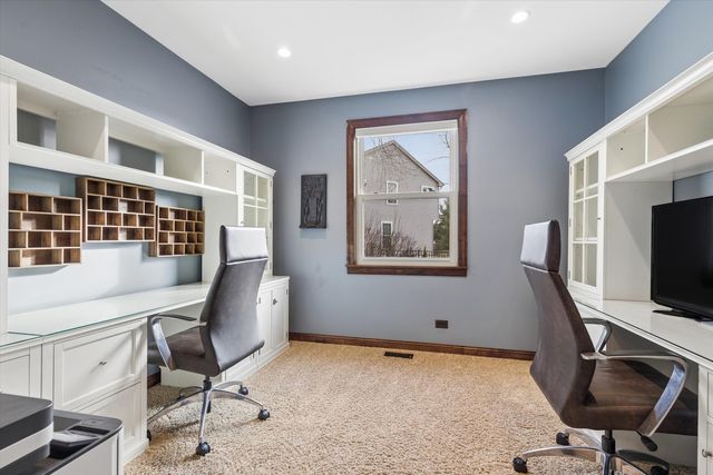 1 Mckenzie Court, Lake In The Hills, IL 60156