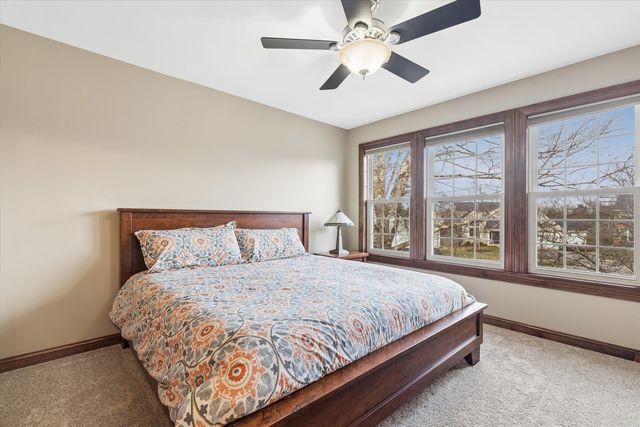 1 Mckenzie Court, Lake In The Hills, IL 60156