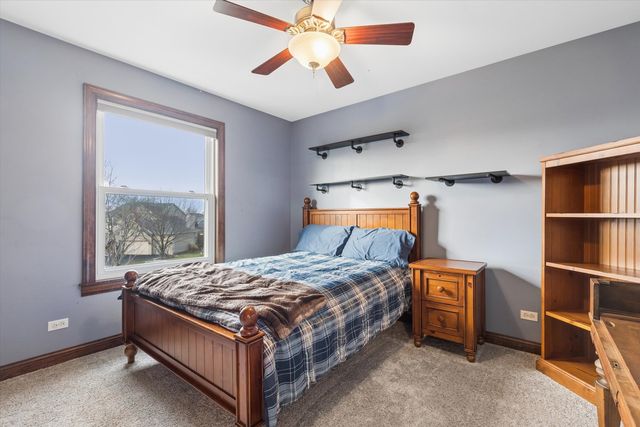 1 Mckenzie Court, Lake In The Hills, IL 60156