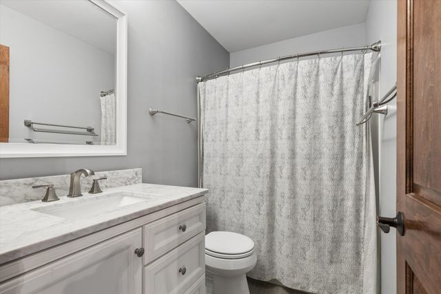 1 Mckenzie Court, Lake In The Hills, IL 60156