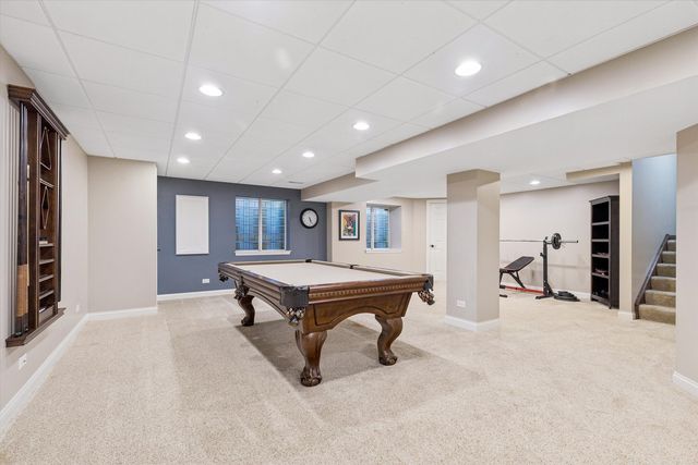 1 Mckenzie Court, Lake In The Hills, IL 60156