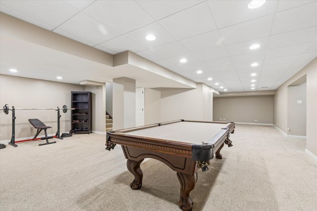 1 Mckenzie Court, Lake In The Hills, IL 60156