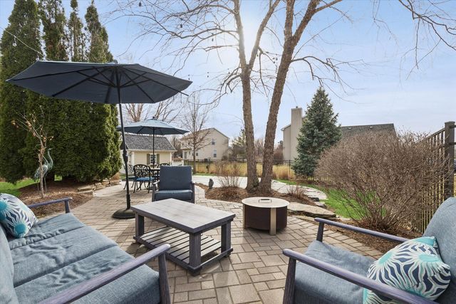 1 Mckenzie Court, Lake In The Hills, IL 60156