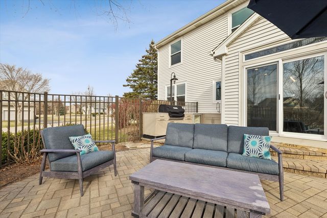 1 Mckenzie Court, Lake In The Hills, IL 60156