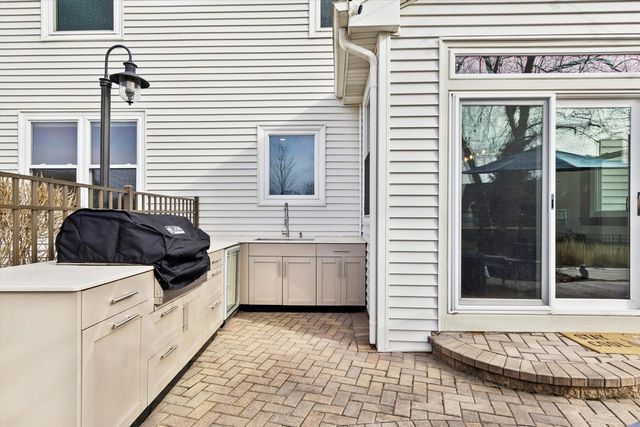 1 Mckenzie Court, Lake In The Hills, IL 60156